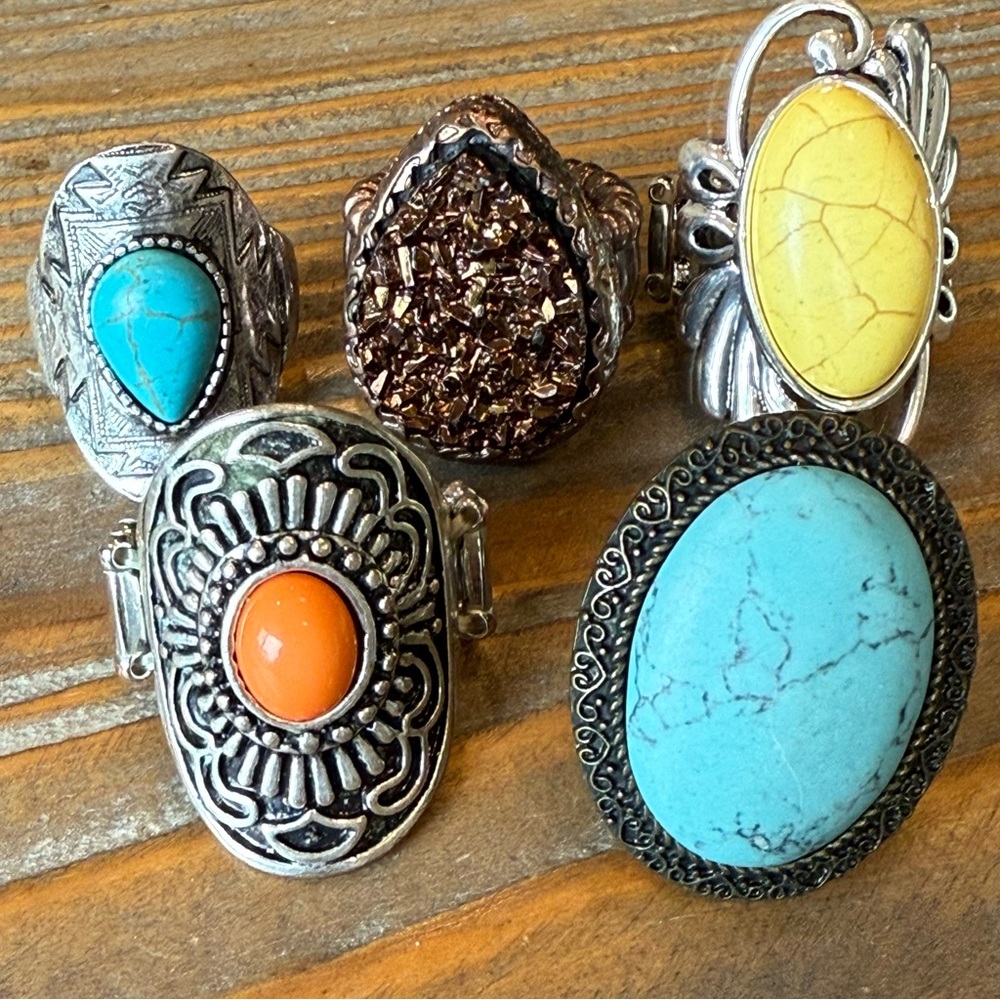 Lot of 5 Southwest Style Fashion Rings Costume Jewelry Some Stretch Rings